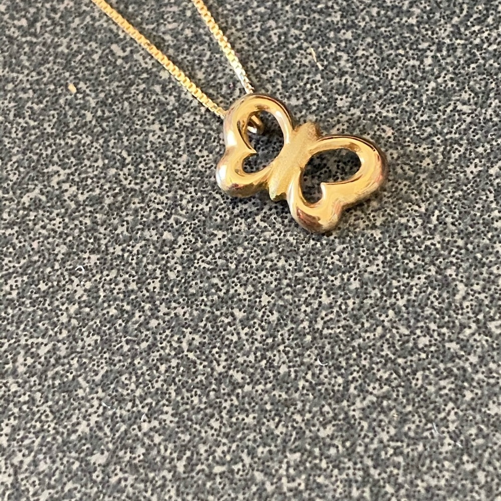 14K yellow gold butterfly pendant 16” necklace (Last piece) - Picture 5 of 12